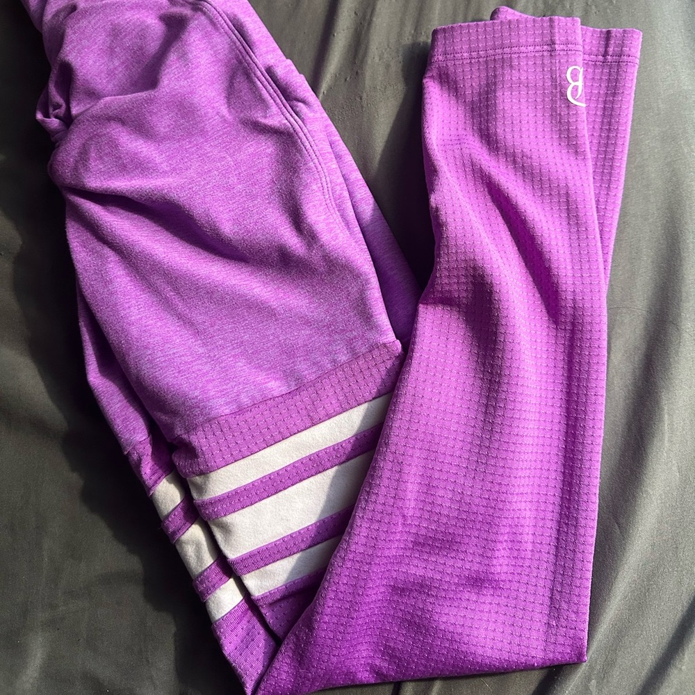 XS-S bombshell sportswear thigh strip scrunch butt leggings purple